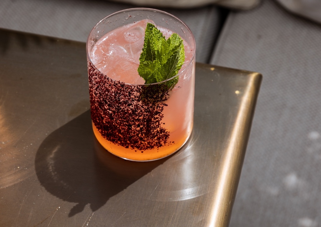 paloma cocktail with everleaf